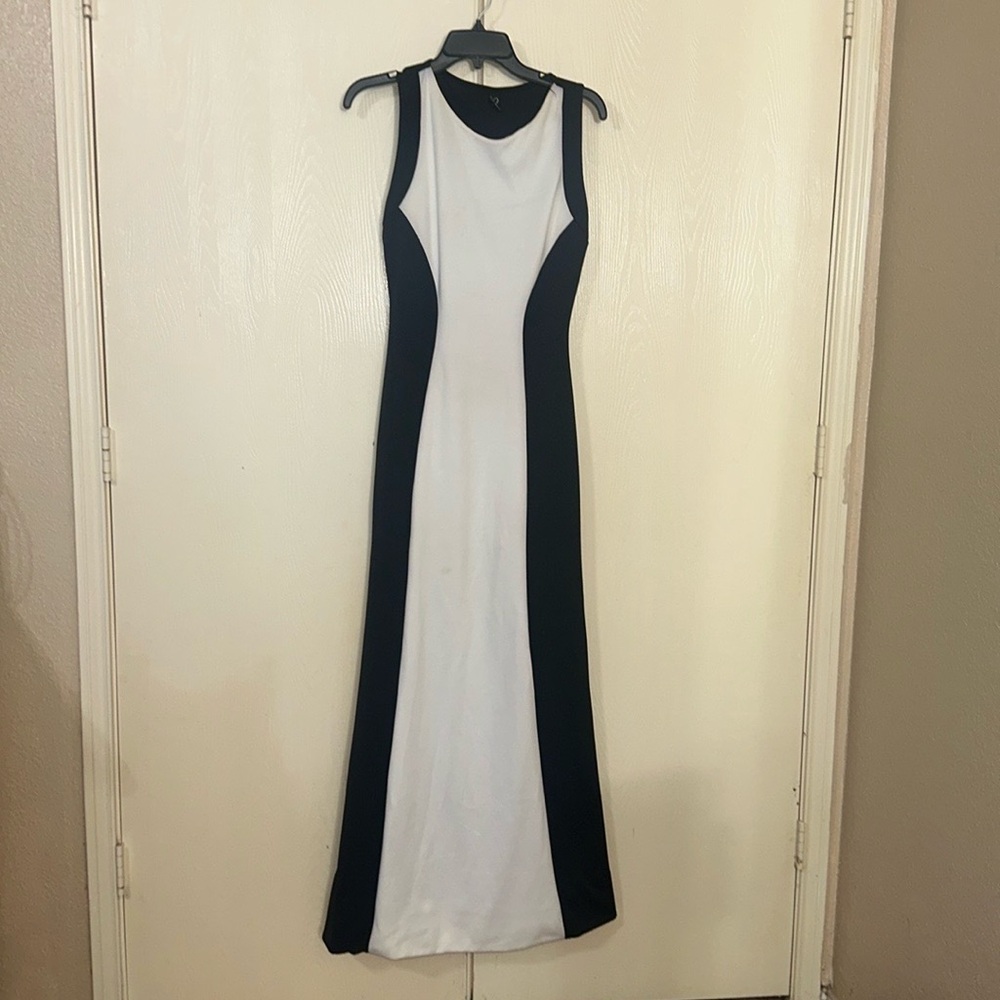 BLACK AND WHITE CONTOUR MAXI DRESS SIZE SMALL